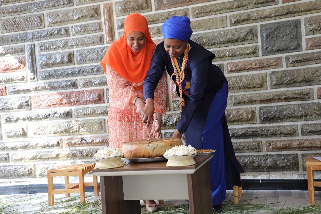 TeybaHassen's tweet image. Glad to host the new UNHCR Rep. to Ethiopia, Aissatou M. Ndiaye, where we delved into ways to strengthen protn, advance inclusion &amp;amp; address resource gaps to improve the lives of refugees &amp;amp; hosts. The Rep. lauded Ethiopia&apos;s Makatet Roadmap &amp;amp; vowed to support its implementation.