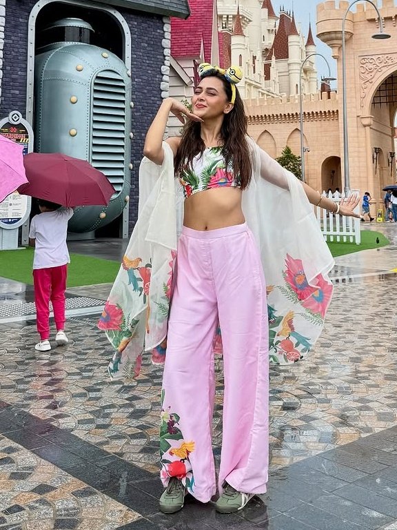 VinayRaghu02's tweet image. Always keep your inner child and
Life is become beautiful + Joyful✨
Happy Children's Day ❤😇
@itsmetejasswi #TejasswiPrakash #TejaTroops #HappyChildrensDay