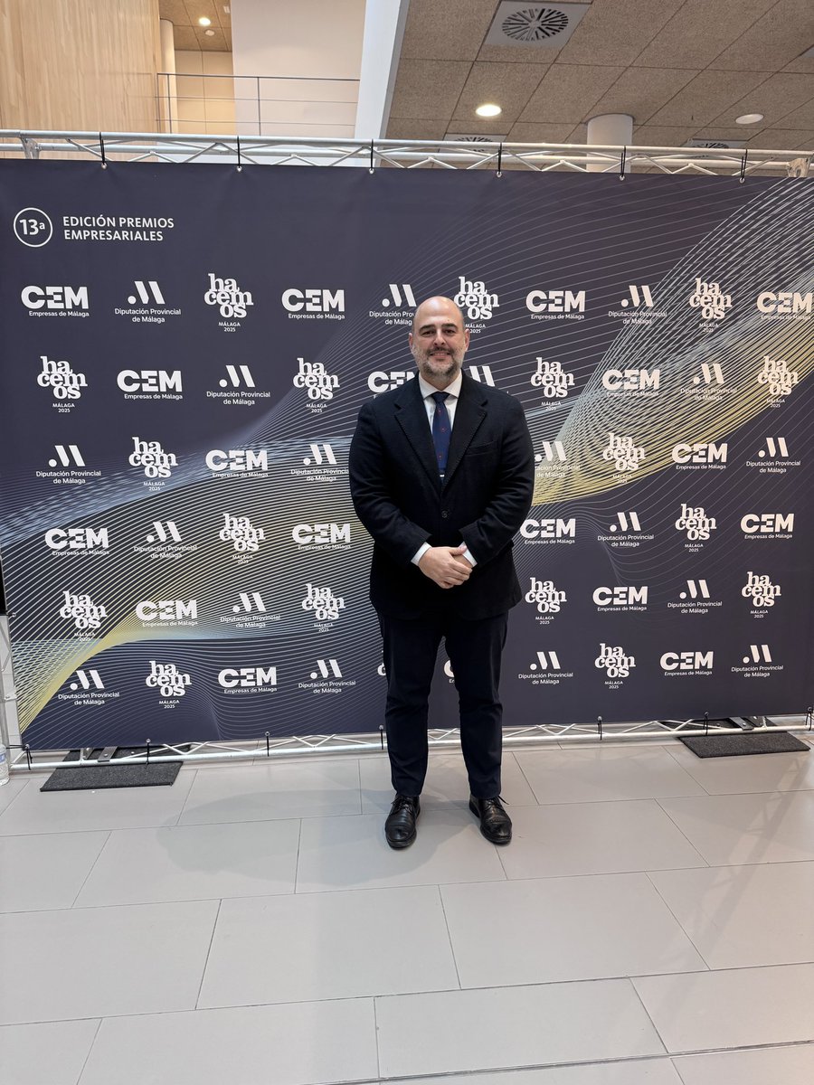 alb_rado's tweet image. Hoy he tenido la oportunidad de asistir a los reconocimientos &quot;Hacemos Málaga&quot; de @cemmalaga y @diputacionMLG.

Un orgullo compartir espacio con quienes impulsan el crecimiento empresarial de nuestra provincia.

Enhorabuena a los premiados.👏

#HacemosMálaga