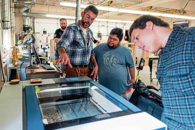 With support from DCED’s Manufacturing PA Training-to-Career program, Quaker Valley High School is giving students real-world manufacturing experience and skills—linking education, industry, and innovation across Western PA. #DCEDFunding #WorkforceInPA 

ow.ly/bvBJ50Xrmii