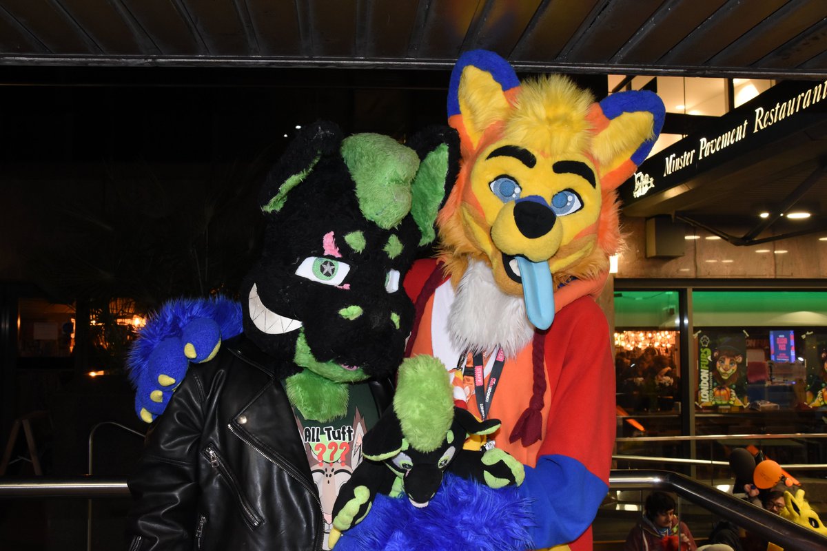 Today's photo is brought to you with <a href="/Pyrofusky/">🦊 Pyro Fusky 🦊</a>!

📸: Myself (Self-Timer)
#FursuitFriday