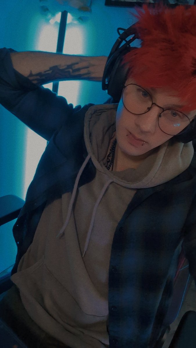 It's #ffxivselfieday AND Friday?? Hell yeah, have a good Friday everyone!! 😄🫰