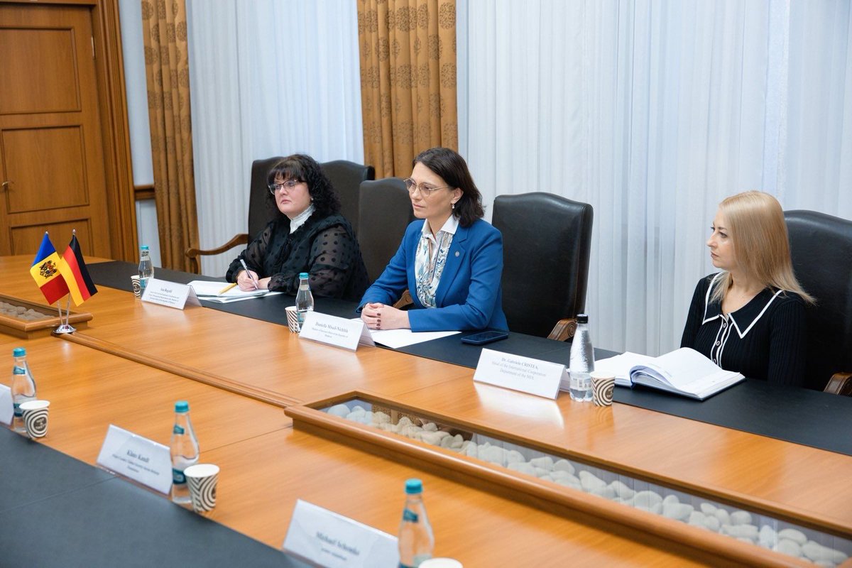 MIAMoldova's tweet image. We strengthen Moldova’s security through trusted partnerships. Our cooperation with GS Foundation supports institutional capacity, border management, cybercrime fight, and reforms aligned with EU values. Together, we build a safer future. #Security #Reform #EUIntegration