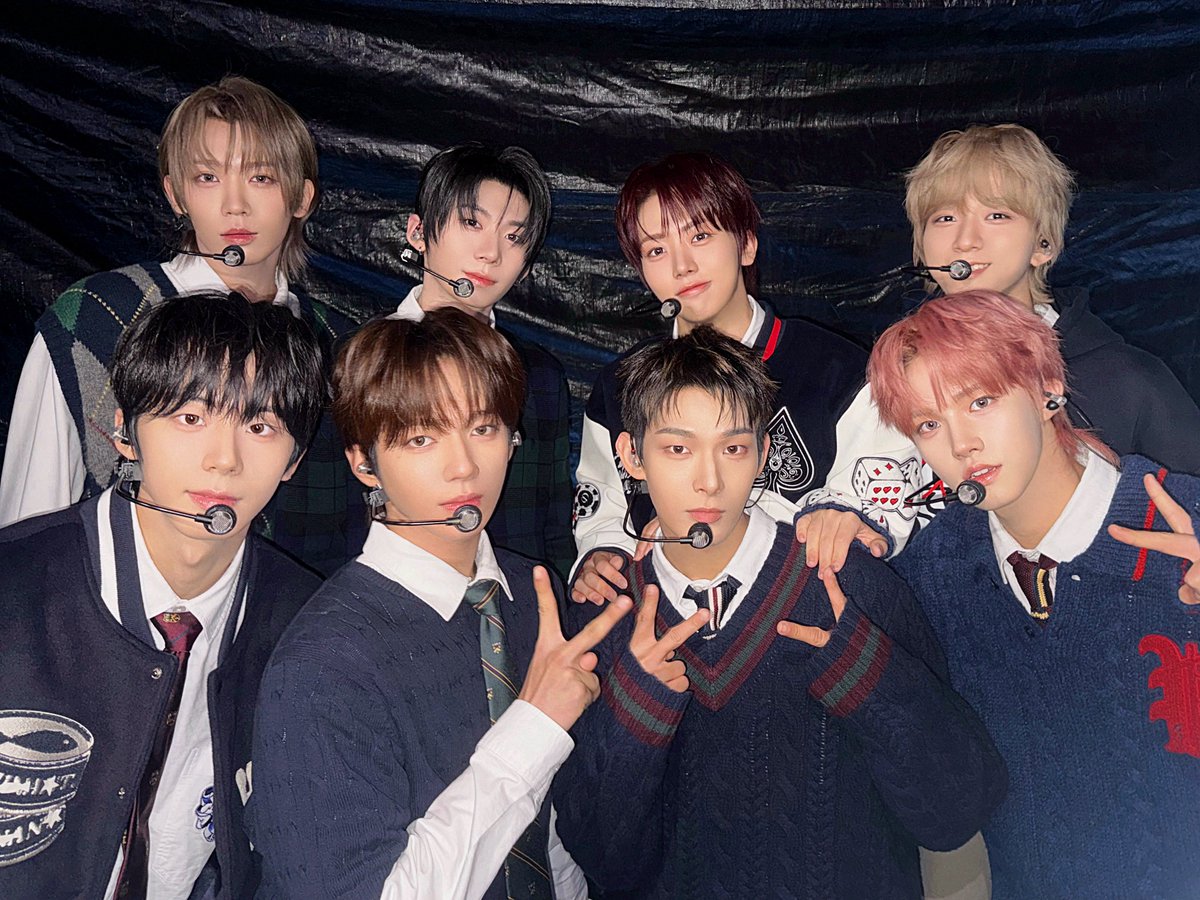 AHOF_official's tweet photo. [📸] MBC 버추얼 라이브 페스티벌 with 쿠팡플레이 완료💫

무대 가득 채워 준 포하의 온기 오래오래 간직할게요💌

#AHOF #아홉 https://t.co/loxBkGbTvt