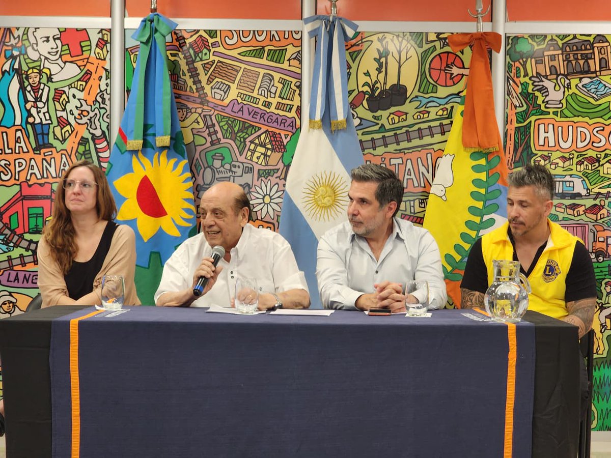 jjosemussi's tweet image. [AHORA - VIERNES 14/11] Entregamos 69 pares de anteojos a vecinos y vecinas de #Berazategui, sin obra social, atendidos en el Centro Oftalmológico Municipal. Fueron provistos por la @fundacionbapro, gracias a la decisión política de nuestro Gobernador @kicillofok.