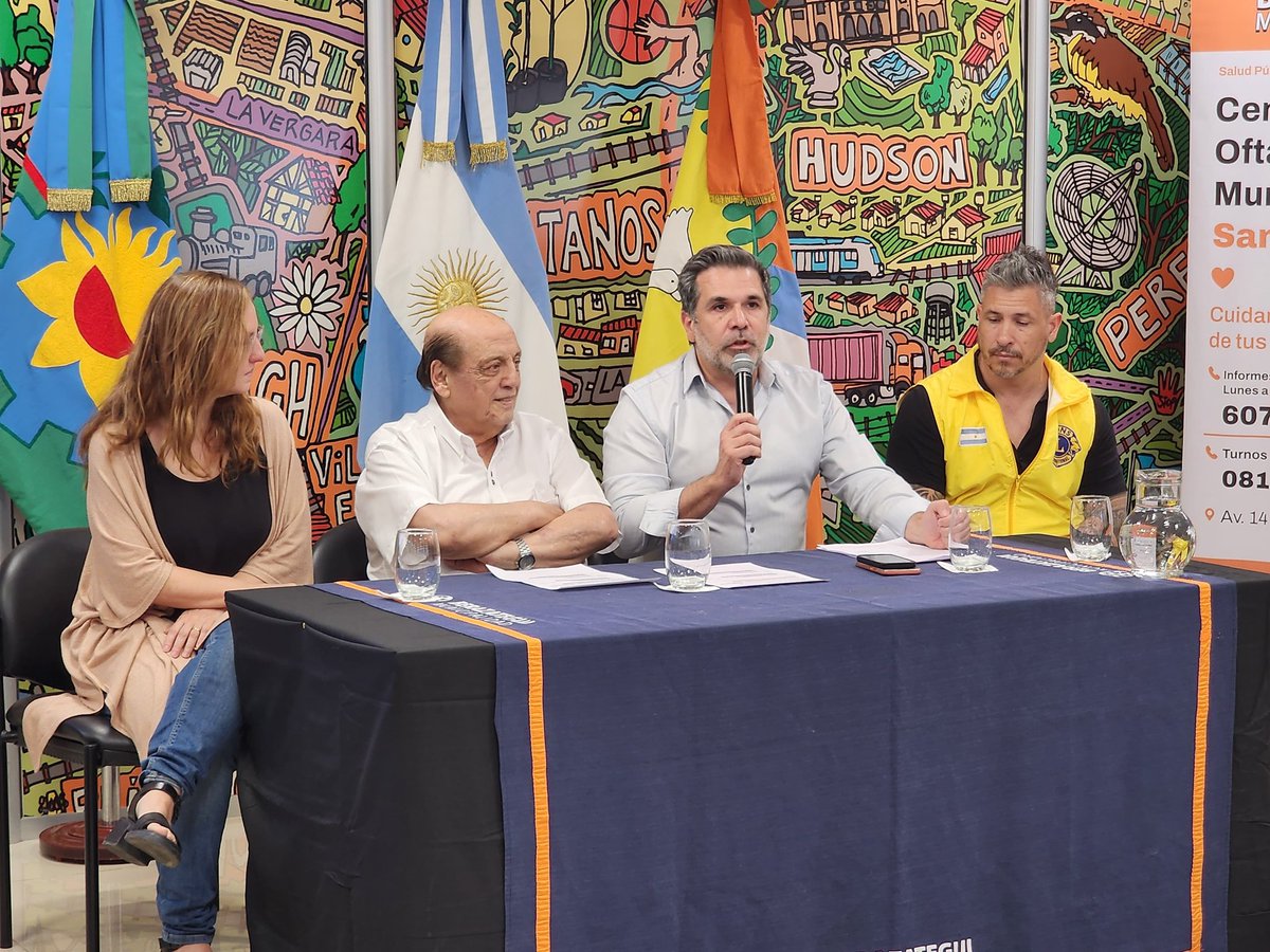 jjosemussi's tweet image. [AHORA - VIERNES 14/11] Entregamos 69 pares de anteojos a vecinos y vecinas de #Berazategui, sin obra social, atendidos en el Centro Oftalmológico Municipal. Fueron provistos por la @fundacionbapro, gracias a la decisión política de nuestro Gobernador @kicillofok.