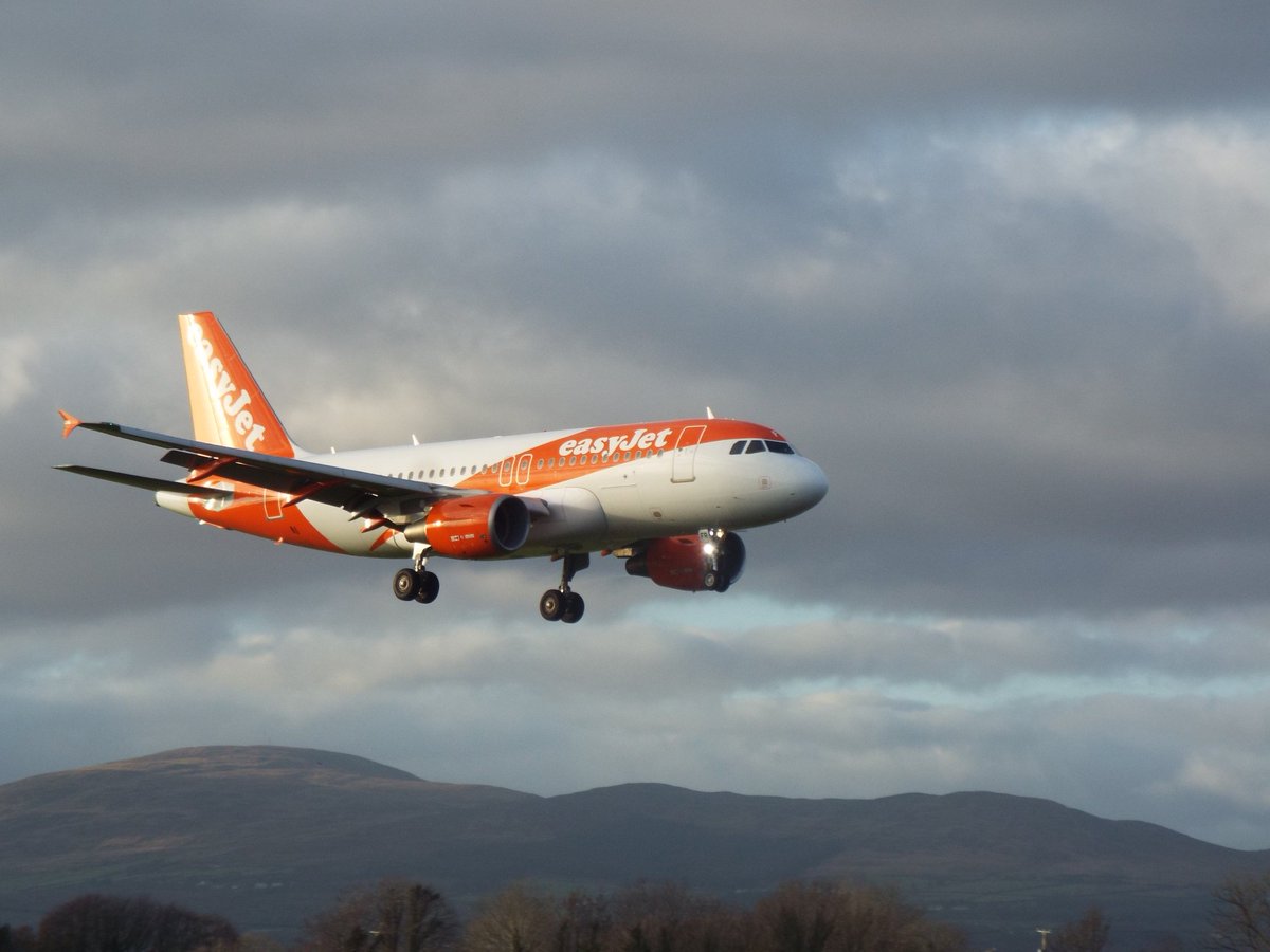 buzzhornet's tweet image. @easyJet arriving at @CoDerryAirport from @LPL_Airport to collect a VIP 

#flylocal
#chooseCODA