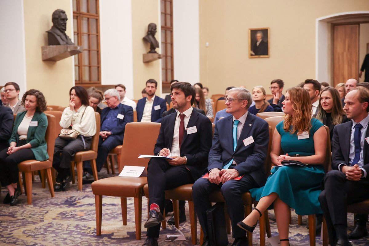 Centrum veřejných financí tweet media