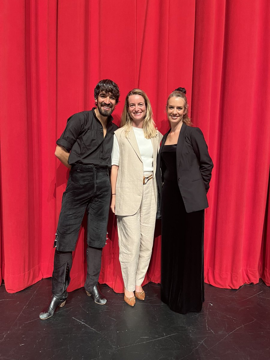 Mágica inauguración anoche del X <a href="/FestivalDeLoja/">Festival de Loja</a> con el clásico de la música🇪🇸“El Amor Brujo”, de M. de Falla. Bellísima interpretación de <a href="/SinfonicaDeGye/">Orquesta Sinfónica de Guayaquil</a> liderada por <a href="/ipirfano/">Íñigo Pirfano</a>, con bailaoras de Flamenco593 y la participación✨del bailaor Pablo Egea y la cantaora Sara Holgado.