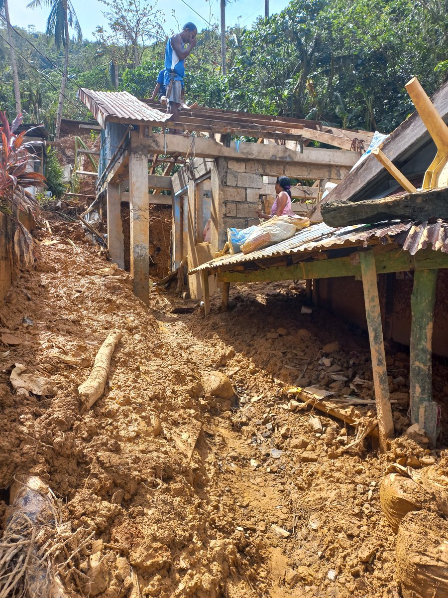 iori_IOM's tweet image. 🇵🇭 Standing in an evacuation center in Albay with @IOM_Philippines Chief @TBurnettIOM 3 days after Typhoon #Uwan I was reminded of the #resilience of the Filipino people and the urgency for solidarity &amp;amp; support to prevent #displacement.

➡️ linkedin.com/posts/iorikato…