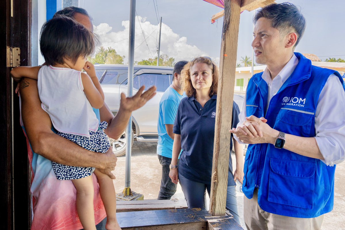 iori_IOM's tweet image. 🇵🇭 Standing in an evacuation center in Albay with @IOM_Philippines Chief @TBurnettIOM 3 days after Typhoon #Uwan I was reminded of the #resilience of the Filipino people and the urgency for solidarity &amp;amp; support to prevent #displacement.

➡️ linkedin.com/posts/iorikato…