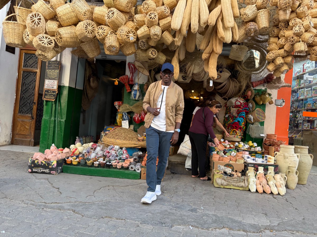 KAMPALA NIGHT LIFE DEFEATS THE MIDDLE AGED MAN BUT LOOKS LIKE NO ONE IS WINNING! 

Pivoting from all that unnecessary truth <a href="/mkiboneka/">iAm Uncle Mo</a> was speaking in his "SIGNS THAT YOU'RE GETTING OLDER",  Kampala nightlife genuinely does not favour a middle aged man.

A good live band such as