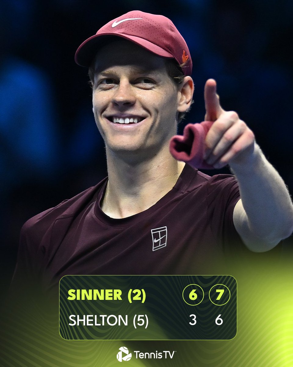 TennisTV's tweet image. Flawless. @janniksin 

Sinner is through the group without dropping a set and equals Federer&apos;s (2010-2012) 29 match indoor hard court streak!

#NittoATPFinals