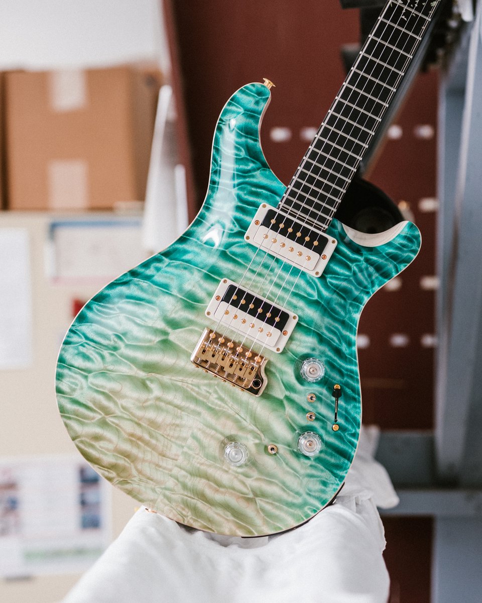 prsguitars's tweet image. Serving up some Piezo Perfection 🤩 Happy #privatestockfriday!