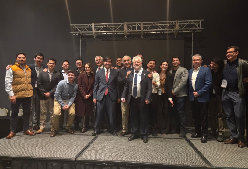 Sociedad Chilena de Neurocirugía reconoce al Dr. Freddy Ayach
Nuestro Jefe del Servicio de Neurocirugía Adulto recibió la Medalla “Prof. Dr. Héctor Valladares” durante el LXVII Congreso de la especialidad, realizado entre el 6 y el 8 de noviembre en Talca.
institutodeneurocirugia.cl/sociedad-chile…