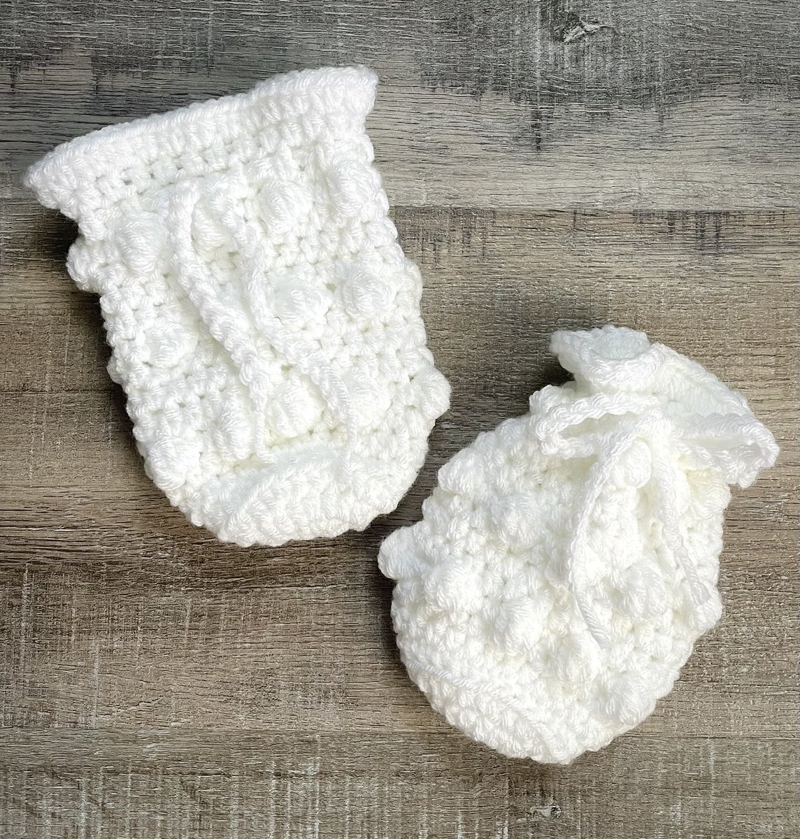 nitacy's tweet image. This Crochet Snowball Mini Gift Bag is the perfect size for gift cards, cash, or small gifts. 

#creatingme #crochet #christmascrochet #crochetinspiration #crochetideas #crochetersofinstagram #crochetproject #crochetgifts

creatingme.net/2025/11/14/cro…