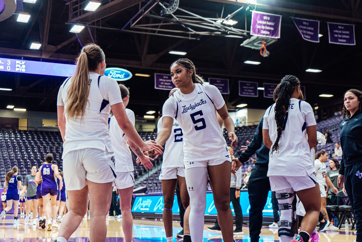 SFASU's tweet image. Huge weekend ahead for @SFA_Athletics!🪓

Our Jacks are battling at home for BIG wins and we need you there!

🏀 @SFAWBB and @SFA_MBB 
• Doubleheader vs ACU today at 5:30 p.m. in the Coliseum
• Ladyjacks and Lumberjacks looking to remain undefeated this season

🏐…