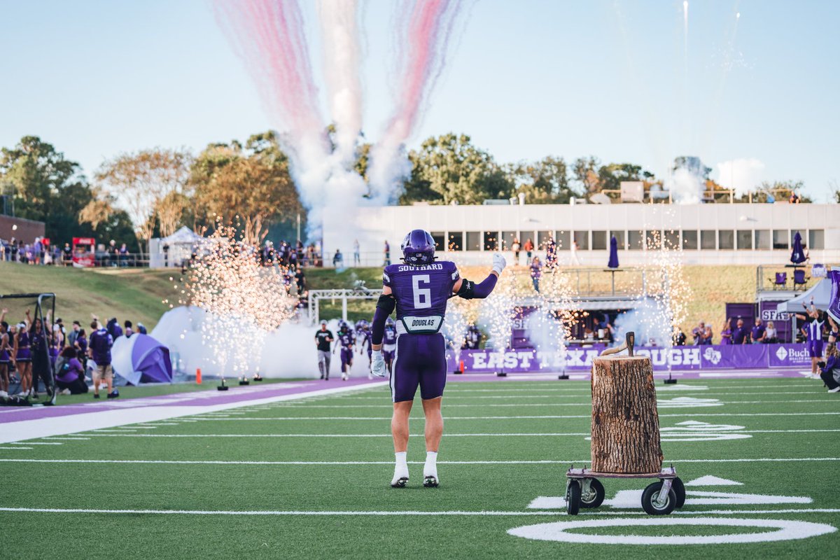 SFASU's tweet image. Huge weekend ahead for @SFA_Athletics!🪓

Our Jacks are battling at home for BIG wins and we need you there!

🏀 @SFAWBB and @SFA_MBB 
• Doubleheader vs ACU today at 5:30 p.m. in the Coliseum
• Ladyjacks and Lumberjacks looking to remain undefeated this season

🏐…