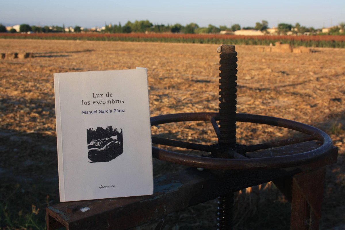 Este fue mi primer poemario ♥️♥️