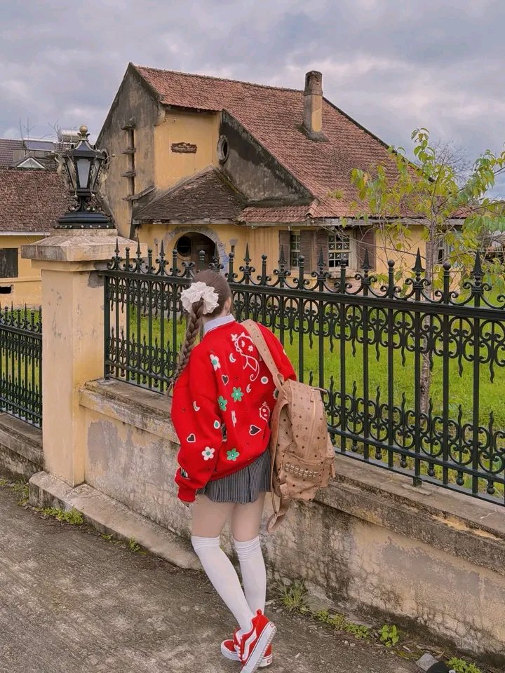 সবাই মুক্তি খোঁজে
    কেউ খোঁজে নীল আকাশ
        কেউ খোঁজে সবুজ বন..
              কেউ খোঁজে সুন্দর মন
                  কেউ খোঁজে মনের আপনজন..