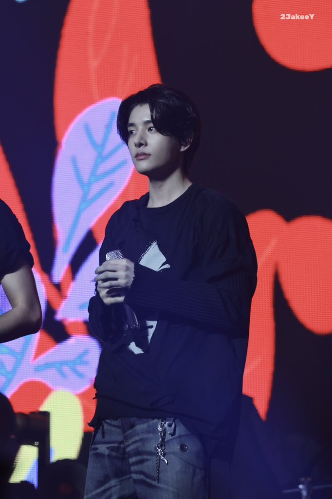 2JakeeY's tweet image. 우리 왕자 전하 생일 축하해요🎊