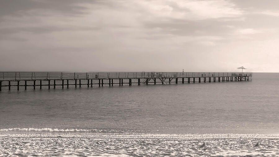 HurmerintaArt's tweet image. The pier. A beautiful black and white photograph of a long pier in Africa in the morning. #pier #blackandwhite #africa #sea #redsea #giftidea #wallart johanna-hurmerinta.pixels.com/featured/the-p…