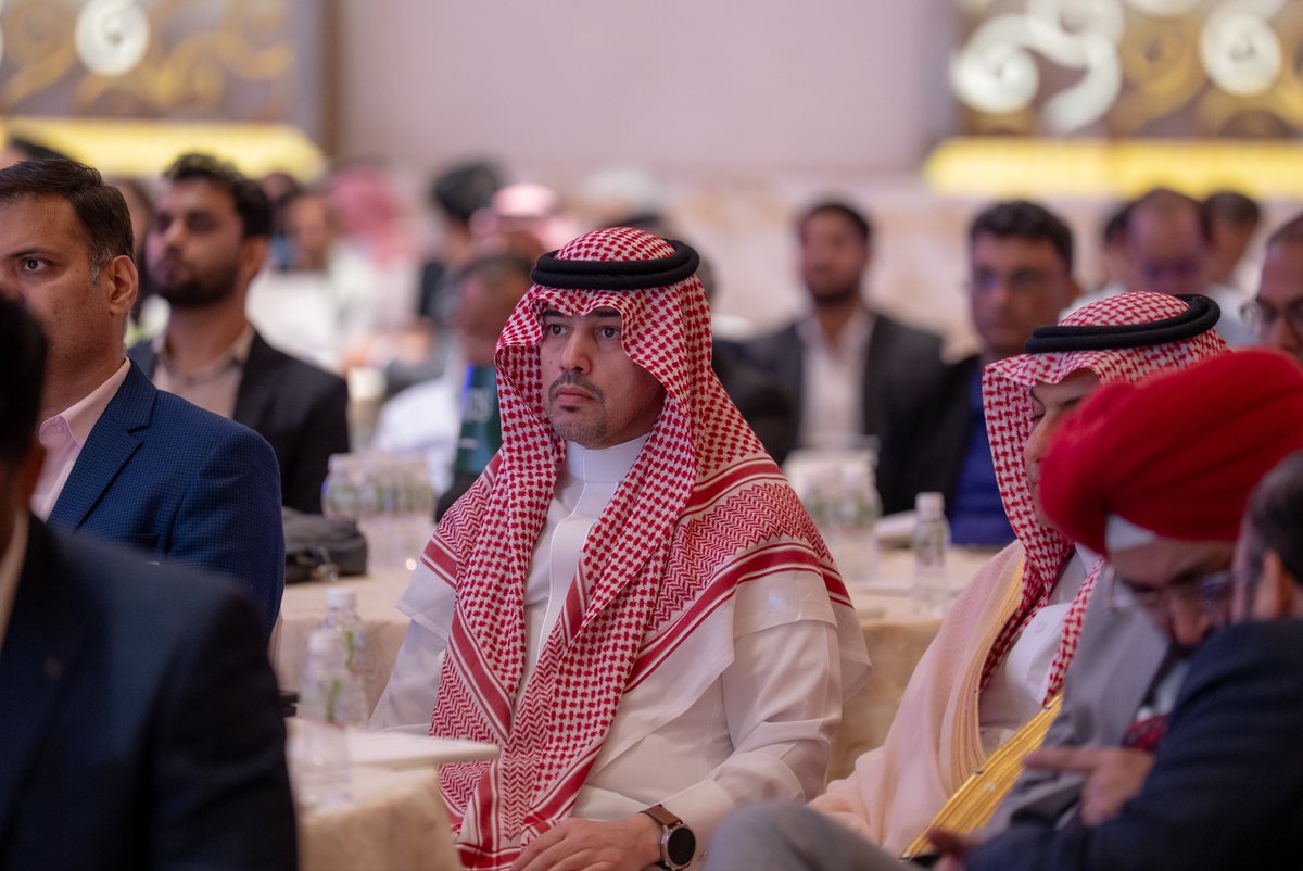 ألقى سعادة الرئيس التنفيذي للهيئة السعودية لتسويق الاستثمار أ. خالد الخطاف الكلمة الافتتاحية في ورشة العمل الاستثمارية السعودية–الهندية في مومباي، مستعرضاً ملامح البيئة الاستثمارية في المملكة والفرص المتاحة في القطاعات الواعدة، وما توفره المملكة من ممكنات لدعم المستثمرين.