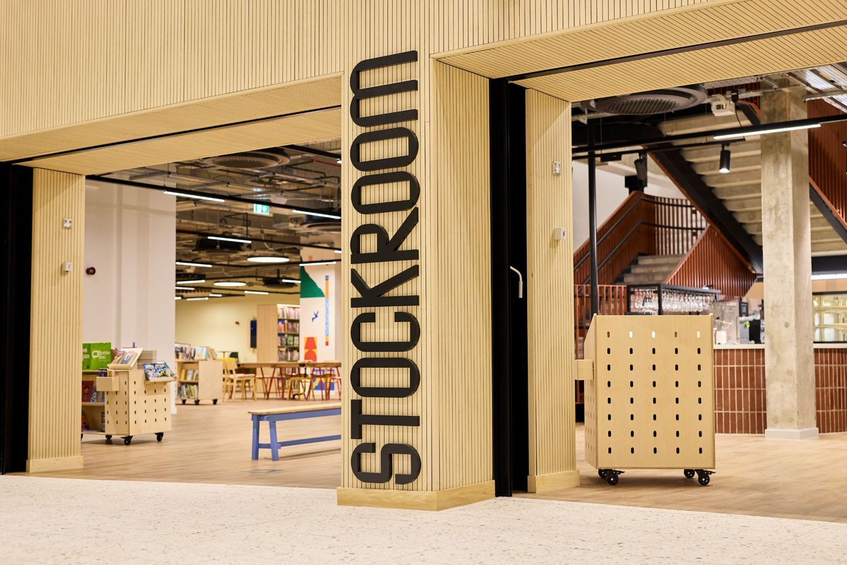 Archello's tweet image. SpaceInvader @SpaceInvaderDes transforms disused retail units in Stockport into Stockroom, a £14.5m cultural hub fostering learning, creativity, and community connection. 
buff.ly/YzDkTqG 

#AdaptiveReuse #SustainableInteriors #CulturalDesign
