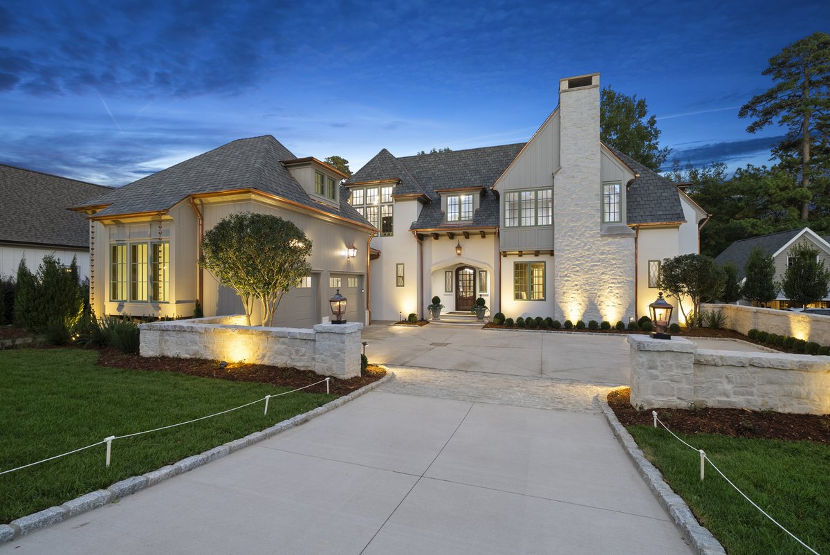 Front view of the amazing home we shared yesterday!  #lxury #homesbydickerson #flyboync  #LuxuryHome #DreamHome #HomeDesign #ModernLiving #HomeInspiration #LuxuryRealEstate #HouseGoals #CustomHomes #HomeTour #NorthCarolinaHomes