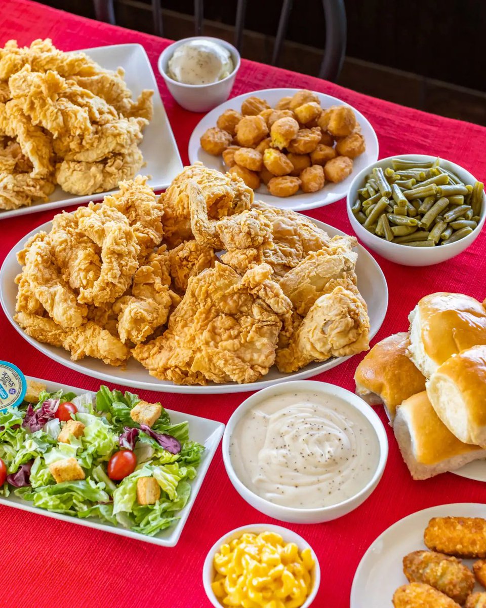 🦃 Hosting Friendsgiving? Let us handle the food!

Our 15-Piece Mixed Chicken Combo Meal is perfect for your family gathering.

#BushsChicken #ThanksgivingMadeEasy #AustinEats