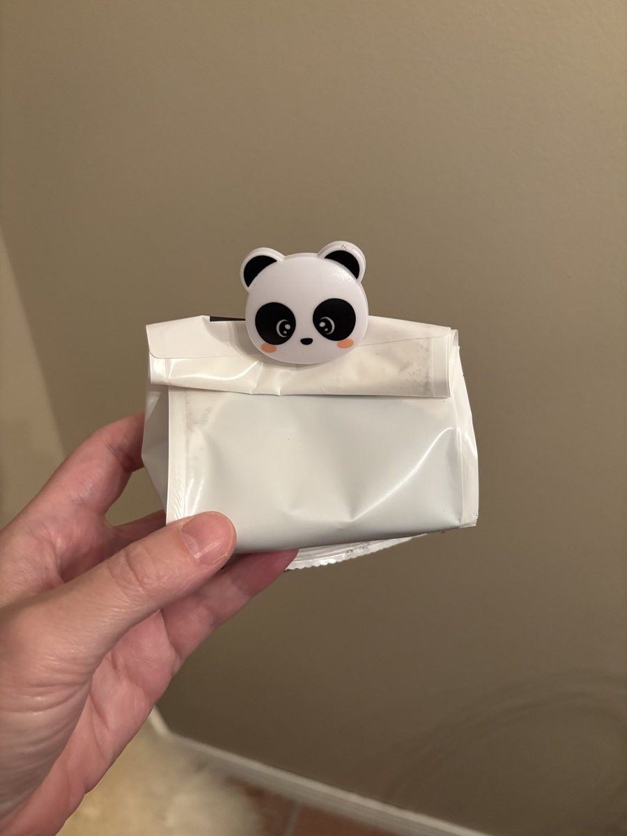 Puhuttaisiinko hetki söpöistä pussinsulkijoista 😍🐼