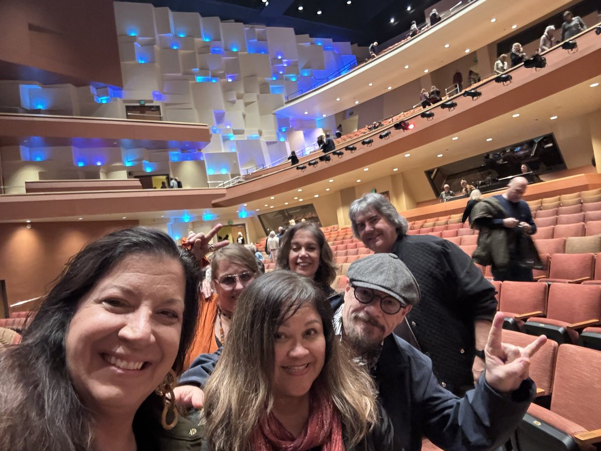 imsonjaannjones's tweet image. Last night went to a cover band of Bread called Toast 😎 they were really good.  Good times with the hubby and friends! #bread #toast #livemusic #friends #datenight #FredKavliTheatre  #thousandoaks #cpk