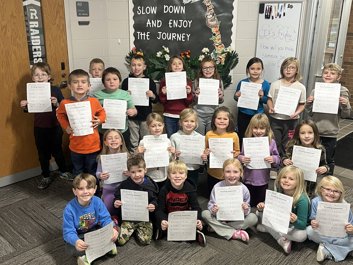 HalcombTammy's tweet photo. Students at SRES are always celebrated whenever they succeed no matter how big/small. This 1st grade class has an inspiring work ethic that’s so fun to witness. For the 2nd week the entire class received a perfect score on their Encoding (Spelling) test. #proudteacher   #Raiders https://t.co/6BfJXPxFf0