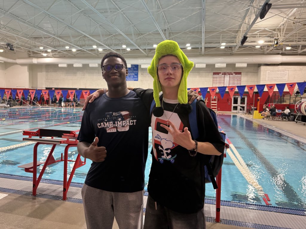 cedric_hicks2's tweet image. I had a wonderful time last night, supporting grapevine, swimming, dive, and volunteering @coachjjohnson9 @coachrsmith12