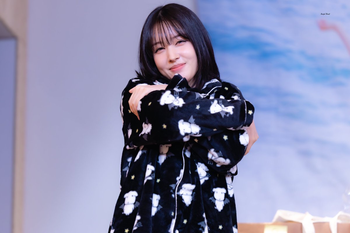 251112   

#스테이씨 #윤 #Stayc #Yoon