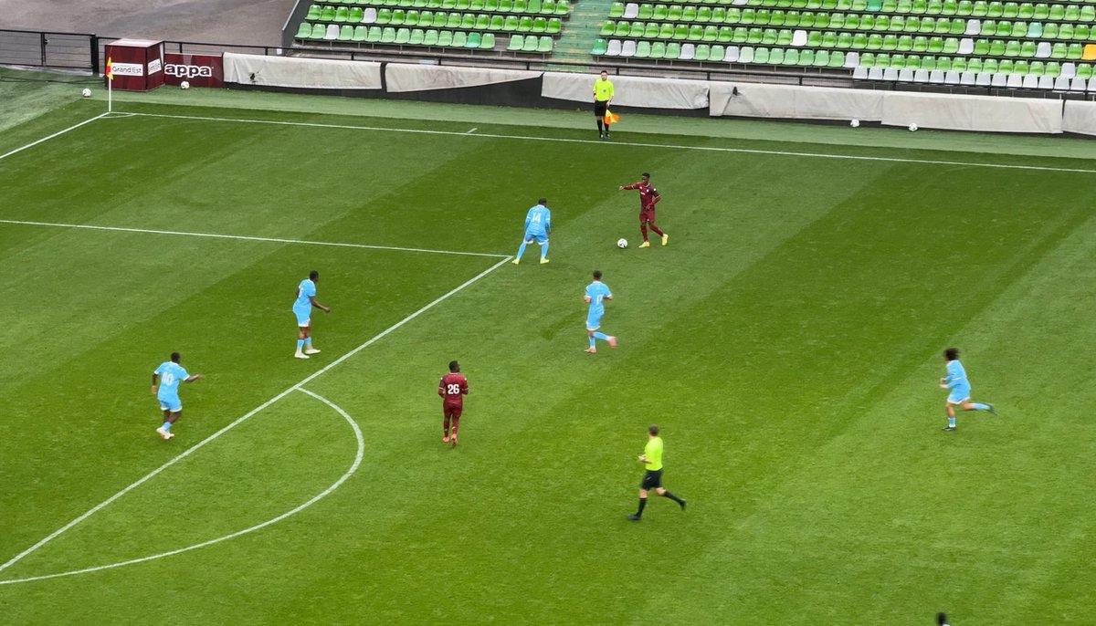 GraoullyMag's tweet image. Petit événement : Bouna Sarr a fait son entrée sur la pelouse du stade Saint-Symphorien ! 

FC Metz 4-0 RFC Seraing #FCMSER