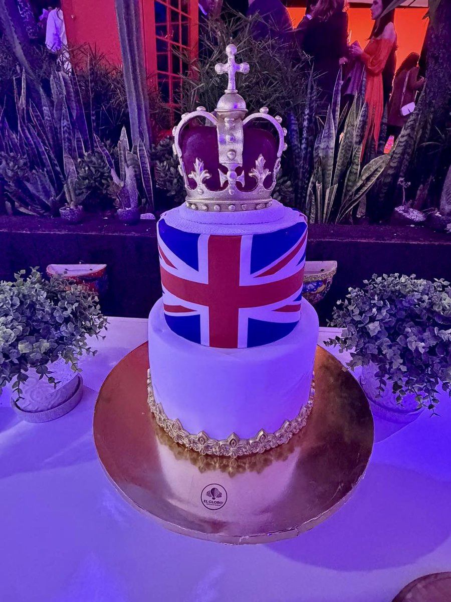 Celebración por el cumpleaños del Rey Carlos III en la Embajada del Reino Unido en México. Agradezco a la embajadora su amable invitación y su cálida anfitrionía durante esta conmemoración. Fue un honor acompañar esta celebración tan significativa. 🇲🇽🤝🇬🇧

<a href="/PRI_Nacional/">PRI</a> 
<a href="/SAI_PRI/">SAI del CEN del PRI</a>