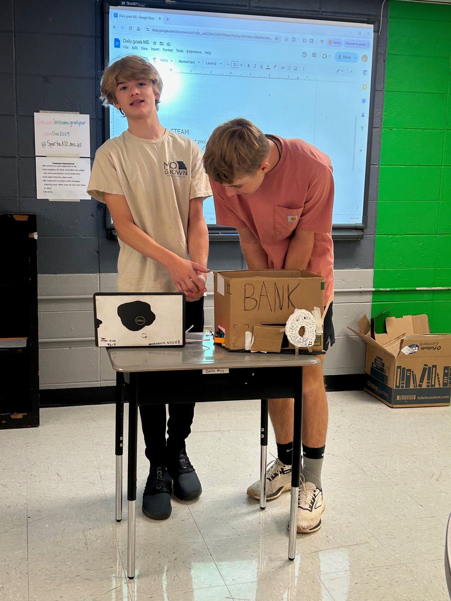 RuralTechFund's tweet image. Ms. Cardwell&apos;s students in Sparta, MO, just wrapped their first project using Hummingbird robotics, and they crushed it! From clap-activated motion to button-triggered lights to a fully randomized “BANK” game with music and moving doors, students dove into coding &amp;amp; testing.💙🤖