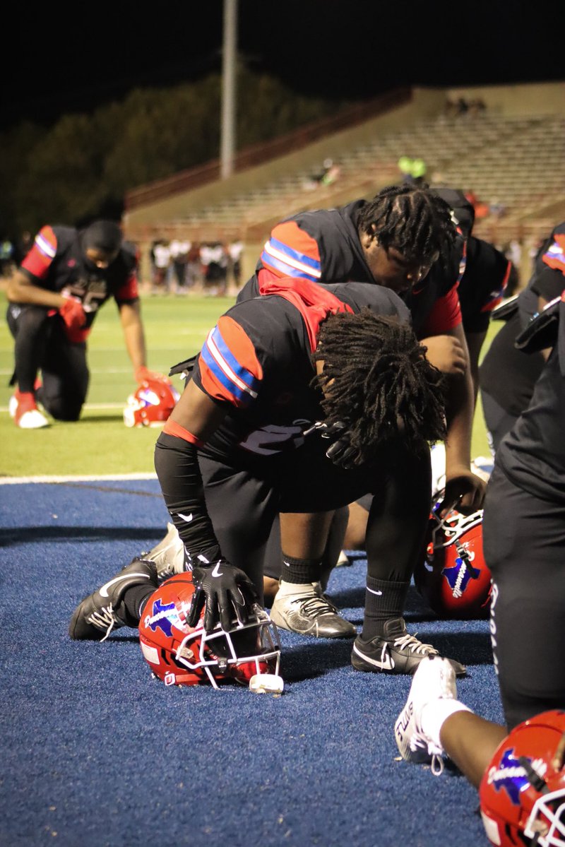 DaSantanaShow2's tweet image. First playoff game tonight against Temple tonight. Road to state!!!

#dvilleRbCO29
#Dasantanashow
#lockthegates