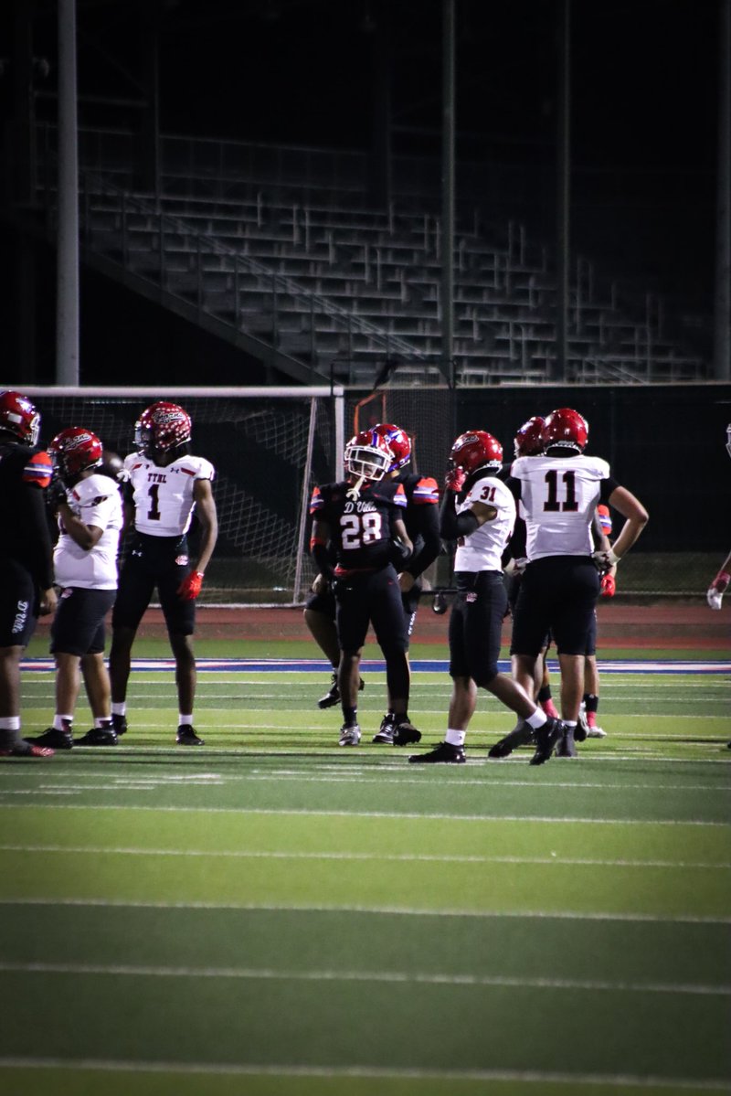 DaSantanaShow2's tweet image. First playoff game tonight against Temple tonight. Road to state!!!

#dvilleRbCO29
#Dasantanashow
#lockthegates