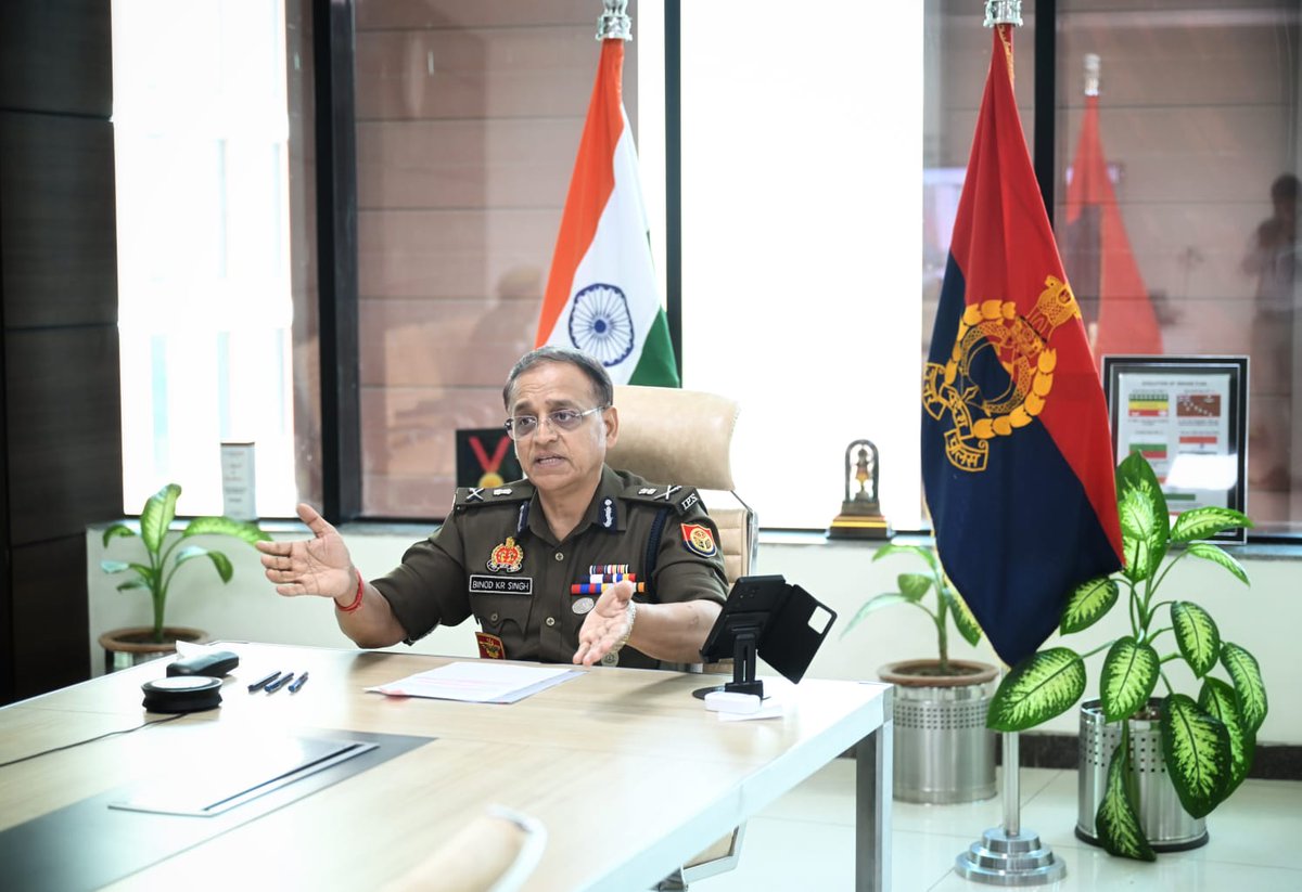 cyberpolice_up's tweet image. साइबर जागरूकता एवं प्रशिक्षण कार्यशाला हाइब्रिड मोड” का सफल आयोजन – पुलिस महानिदेशक साइबर क्राइम ने किया शुभारम्भ
आज दिनांक 14 नवम्बर 2025 को पुलिस महानिदेशक (सीआईडी/साइबर क्राइम) श्री विनोद कुमार सिंह ने वीडियो कॉन्फ्रेंसिंग के माध्यम से जनपद आज़मगढ़ में आयोजित “साइबर जागरूकता…