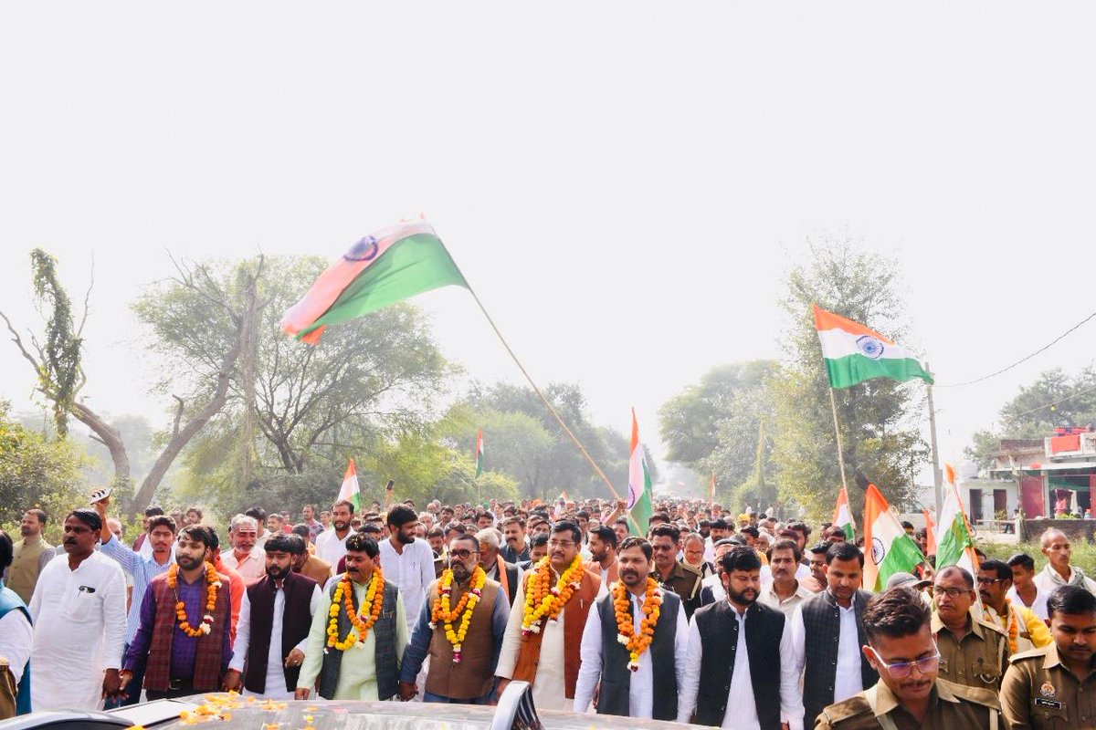 RamkeshBJP's tweet image. 📍विधानसभा क्षेत्र तिन्दवारी (बांदा), यूनिटी मार्च...

📍ग्राम पंचायत मुंगुस से सत्यनारायण इंटर कॉलेज तिंदवारी तक 

Sardar@150 Unity March पदयात्रा की झलकियाँ, एकता, देशभक्ति और प्रेरणा से भरे पल। आप सभी का ये उत्साह और उमंग ही है ‘एक भारत, श्रेष्ठ भारत’ की पहचान!!

#RunForUnity