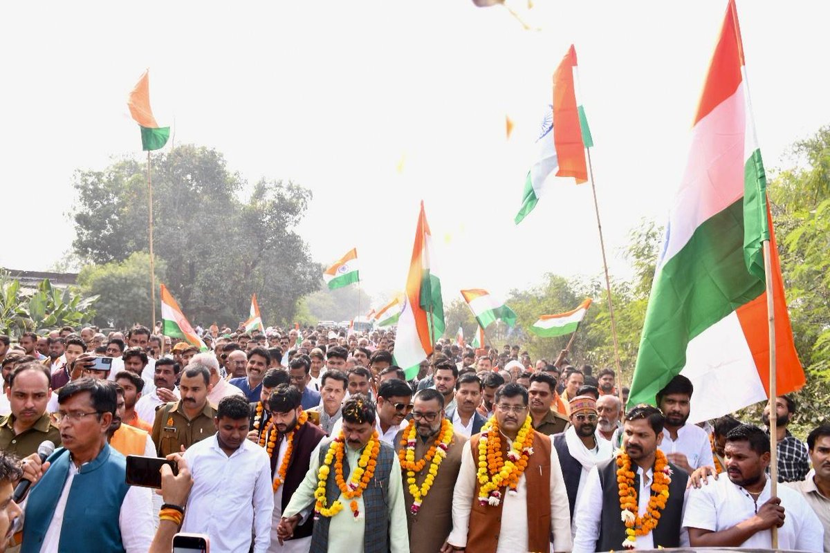 RamkeshBJP's tweet image. 📍विधानसभा क्षेत्र तिन्दवारी (बांदा), यूनिटी मार्च...

📍ग्राम पंचायत मुंगुस से सत्यनारायण इंटर कॉलेज तिंदवारी तक 

Sardar@150 Unity March पदयात्रा की झलकियाँ, एकता, देशभक्ति और प्रेरणा से भरे पल। आप सभी का ये उत्साह और उमंग ही है ‘एक भारत, श्रेष्ठ भारत’ की पहचान!!

#RunForUnity