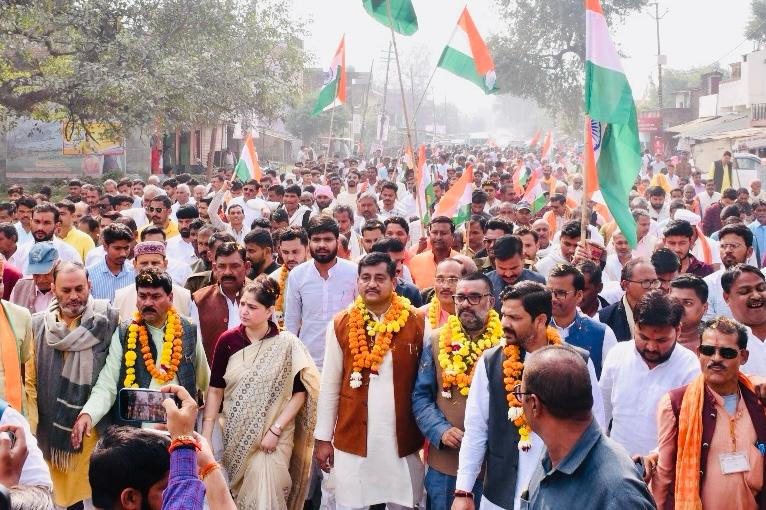 RamkeshBJP's tweet image. 📍विधानसभा क्षेत्र तिन्दवारी (बांदा), यूनिटी मार्च...

📍ग्राम पंचायत मुंगुस से सत्यनारायण इंटर कॉलेज तिंदवारी तक 

Sardar@150 Unity March पदयात्रा की झलकियाँ, एकता, देशभक्ति और प्रेरणा से भरे पल। आप सभी का ये उत्साह और उमंग ही है ‘एक भारत, श्रेष्ठ भारत’ की पहचान!!

#RunForUnity