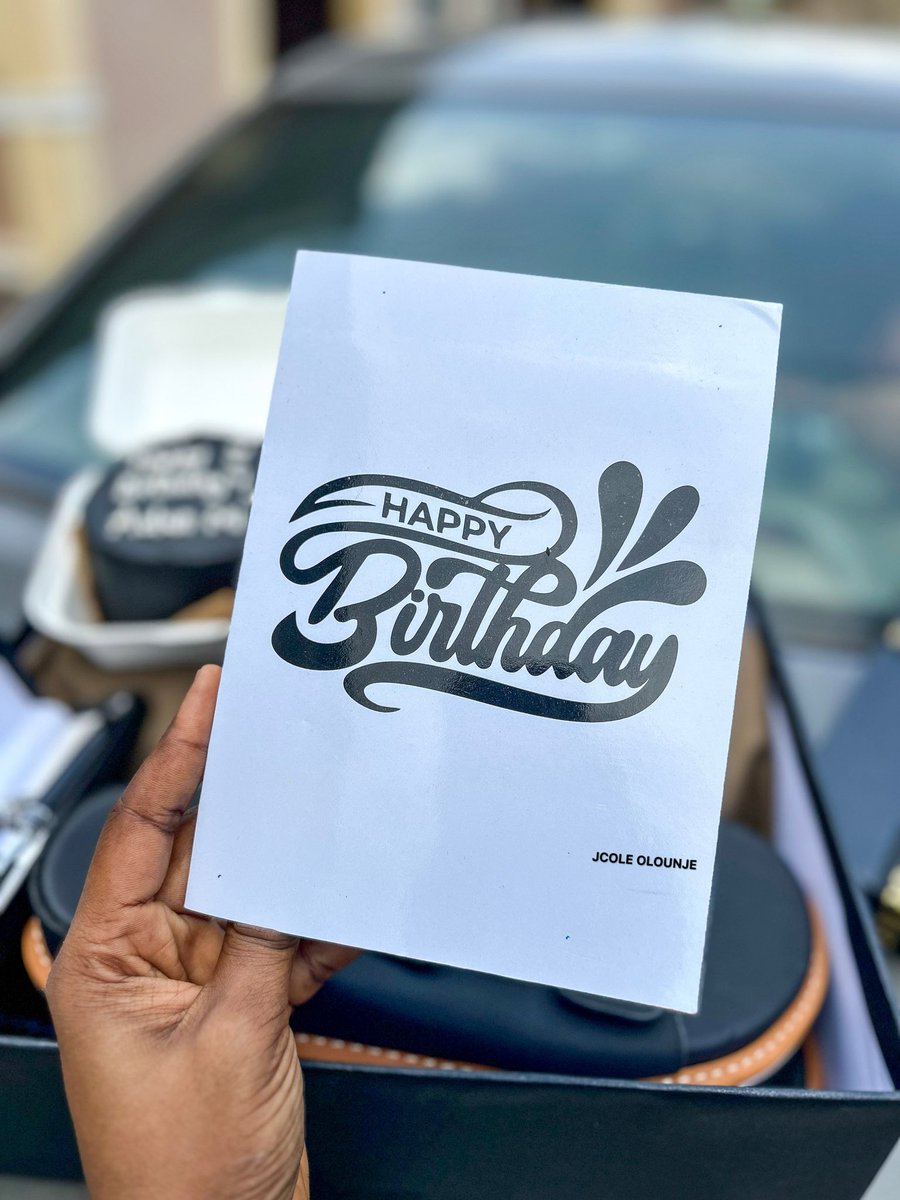 jcoleolounje's tweet image. Spoil the man who spoils you!

Custom gift boxes like this are one of the reason why our brand exists.🤭😌

Let’s curate something beautiful for you too. 🥰

#OAUTwitter