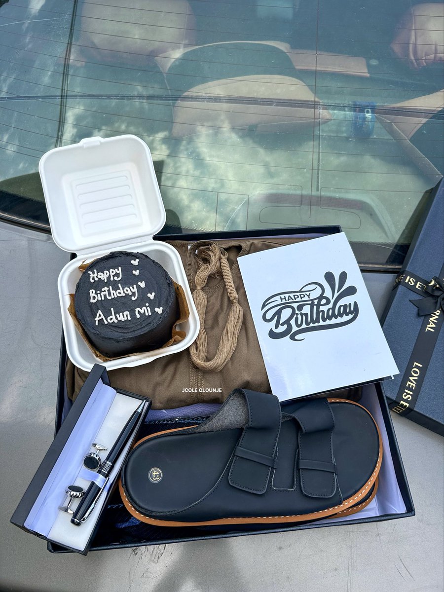 jcoleolounje's tweet image. Spoil the man who spoils you!

Custom gift boxes like this are one of the reason why our brand exists.🤭😌

Let’s curate something beautiful for you too. 🥰

#OAUTwitter