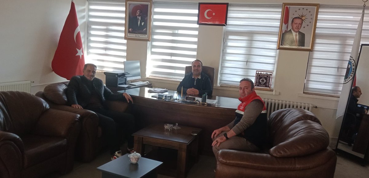 İlçe Tarım ve Orman Müdürümüz Sayın Murat İNAN Büyükçiftlik Belediye Başkanı Sayın Çayan ÇİÇEK’i makamında ziyaret ederek;
✅Projeler
✅Büyükçiftlik Beldesinde Tarımsal ve Hayvansal faaliyetler ile ilgili bilgi alışverişinde bulundu.

Misafirperverliğinden dolayı teşekkür ederiz.