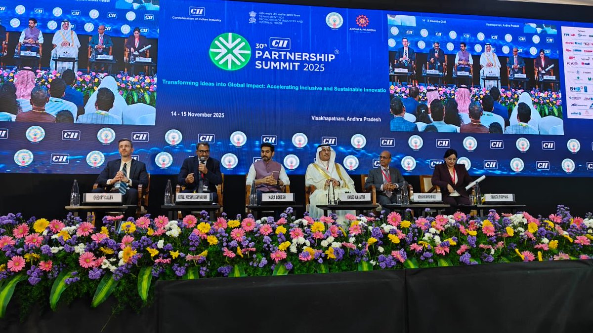 شارك سعادة الرئيس التنفيذي للهيئة السعودية لتسويق الاستثمار أ.خالد الخطاف في الجلسة الرئيسة لقمة الشراكات في فيشاكبتنام الهندية، حيث قدم كلمة تناولت التحولات في الاقتصاد الرقمي ودور البيانات والذكاء الاصطناعي، واستعرض جهود المملكة في بناء منظومة تقنية جاذبة تدعم الشراكات الدولية.