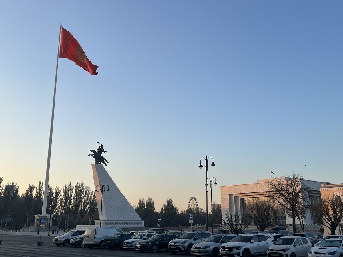 Quelques images du #Kirghizstan, pays d‘Asie centrale, où au pied de très hauts sommets se sont croisées de multiples civilisations. Un peuple marqué par le nomadisme.