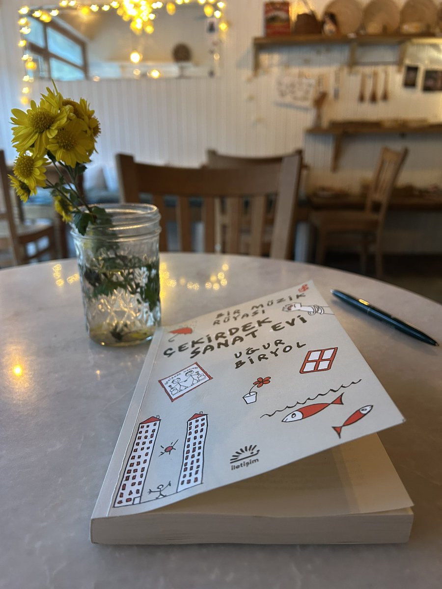 Arkadaşım istedi, ben de gidip imzaladım. Bazen hala inanamıyorum bu kitabı yazdığıma. ☺️ Ama kitaba olan muhabbet çok sevindirdi beni. 🙏🍀